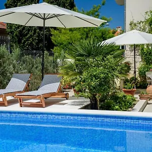 Palace Schoen Milesi - Esense Of Prestige - Private Pool - Old Money Style Luxury - Walking Distance To The Old Town, The And Amenities - Buralux Gasthuis
