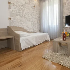 Tifani Luxury 2 Apartment